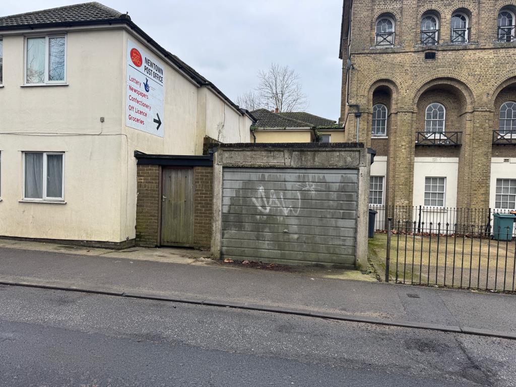 Lot: 62 - HAIRDRESSERS WITH TWO-BEDROOM FLAT AND GARAGE - Garage